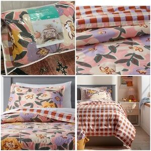 Girls pillowfort brand twin bedding set